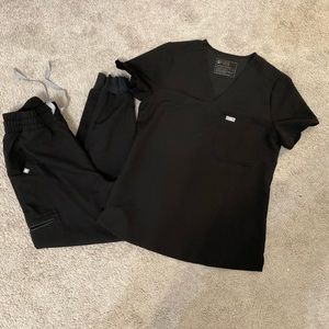 Size small Figs high waisted jogger set, black